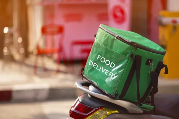 Serviço Entrega Alimentos Caixa Comida Verde Motocicletas Entrega Alimentos — Fotografia de Stock