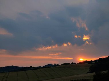 Dağların güzel manzarası, doğa arka planı