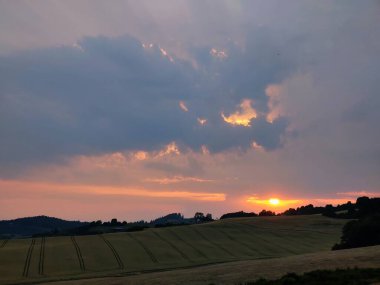 Dağların güzel manzarası, doğa arka planı