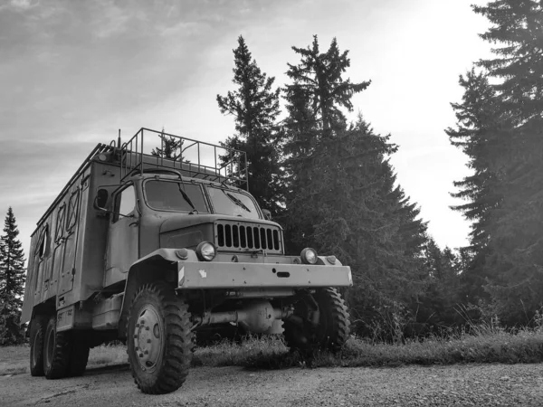 Schwarz Weiß Foto Eines Militärlastwagens — Stockfoto