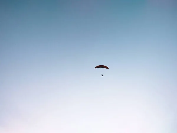 Paraglidista Letící Obloze — Stock fotografie