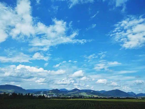 Hermoso Paisaje Con Montañas Ciudad —  Fotos de Stock