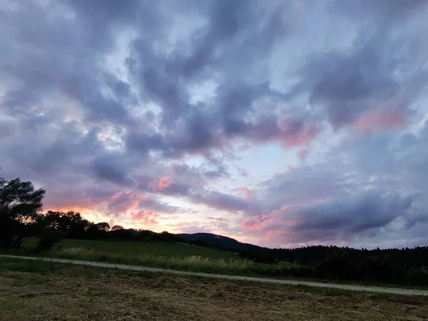 Hermoso Atardecer Las Montañas Fondo Naturaleza —  Fotos de Stock