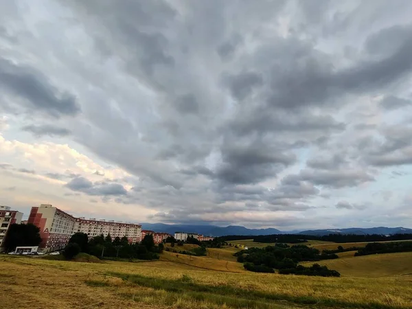 Bela Paisagem Com Montanhas Cidade — Fotografia de Stock