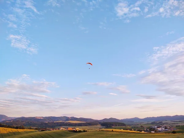 Paraglider Bergen — Stockfoto
