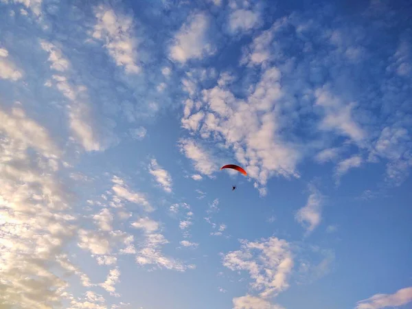 滑翔机在天空中飞行 — 图库照片