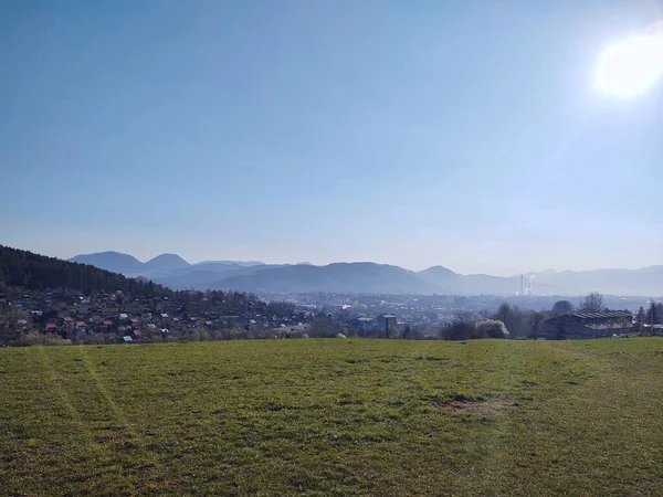 Krásná Krajina Horami Městem — Stock fotografie