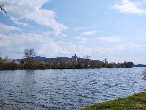 Kleine Rivier Stroomt Natuur Achtergrond — Stockfoto