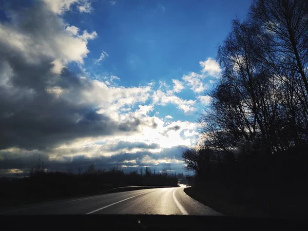 Belle Vue Sur Route Ville Avec Ciel Nuageux Bleu — Photo