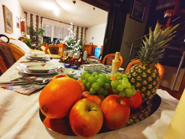 Wunderschöner Luxuriöser Hochzeitstisch Mit Obst Und Gemüse — Stockfoto