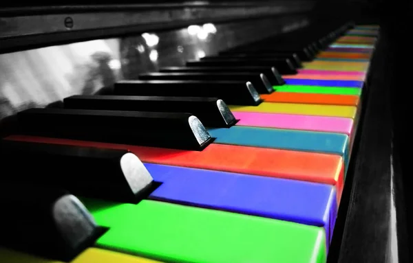 Kleurrijke Piano Met Geschilderde Toetsen Artistieke Bewerking Van Foto Slowakije — Stockfoto