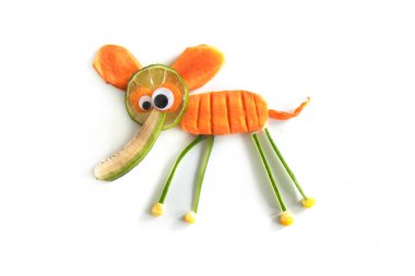 Beyaz arka planda şirin küçük bir fil