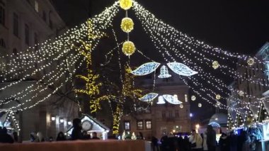 Noel süsleri. Işık dizileri şemsiye