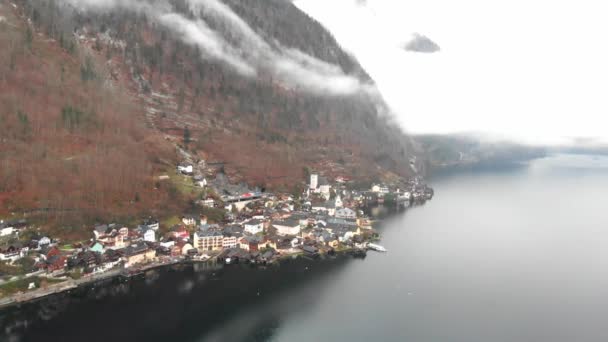 드론 항공 사진 - 오스트리아할 스타트 상공을 비행하는 모습 — 비디오