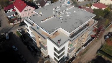 Vinç ve bina yapım aşamasında. İnşaat alanı.