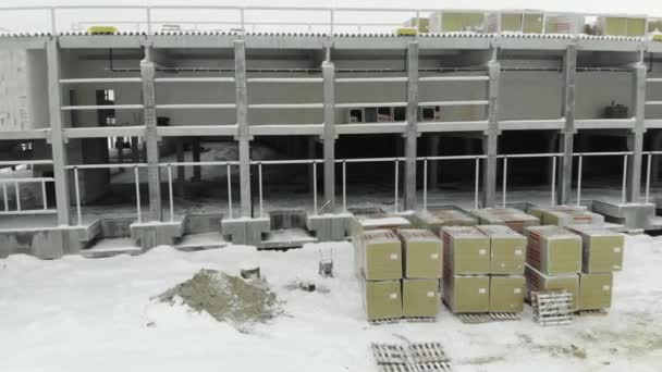 Logistiikkakeskuksen rakentaminen talvella — kuvapankkivideo