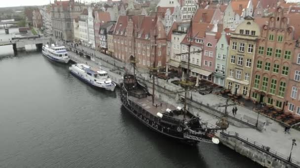 Gdansk, nær den gamle bydel. Drone skud. – Stock-video