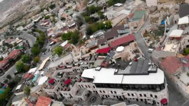 Kapadokya 'daki volkanik tepelerin üzerindeki insansız hava aracı görüntüleri.