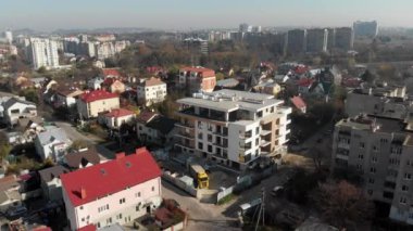 Vinç ve bina yapım aşamasında. İnşaat alanı.