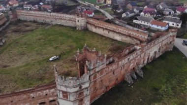 Lviv Ukrayna 'da yıkılmış kale
