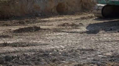 Lojistik merkezleri, otoyolun yakınındaki depolar, yükseklikten manzara, deponun yakınındaki kamyonlar..