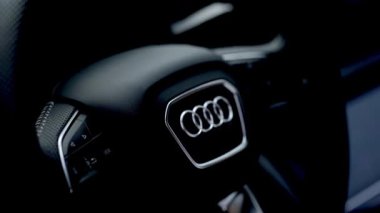 Ödem merkezindeki seçkin arabalar. Sağlık ve kaplıca.