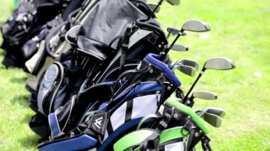 Kulüpler ve diğer golf ekipmanları