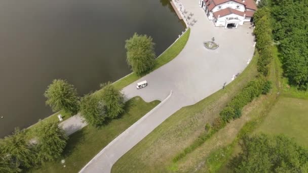 Sportmen riding a golf cart in Edem resort — Stock Video