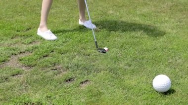 Açık Hava Eğlencesi Yaşam Tarzı Profesyonelce Golf Oynayan Beyaz Erkek