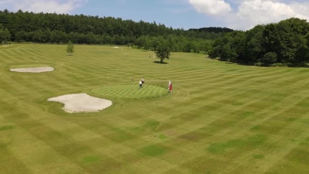 Vista aérea do campo de golfe — Vídeo de Stock