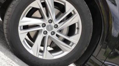 Ödem merkezindeki seçkin arabalar. Sağlık ve kaplıca.