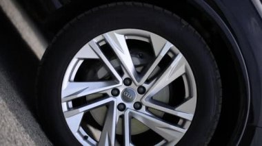 Ödem merkezindeki seçkin arabalar. Sağlık ve kaplıca.