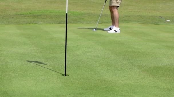 Attività ricreative all'aperto Stile di vita Golf professionale Giocare maschio caucasico — Video Stock