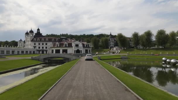 Testovací auto v edem resor léčebné lázně — Stock video