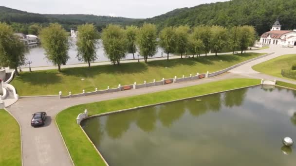 Voiture d'essai en edem resor spa médical — Video