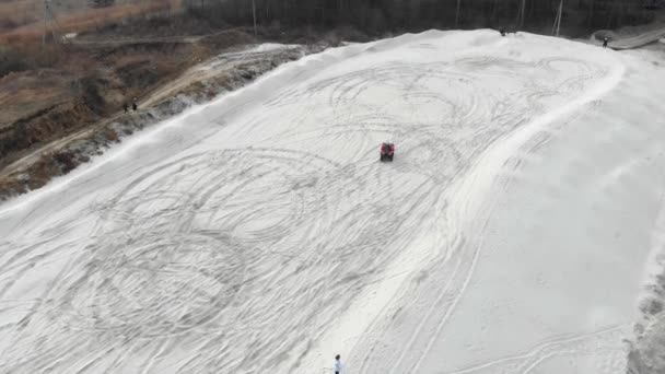 Veduta aerea del lago Teletskoe e la chiatta dopo la pioggia. — Video Stock