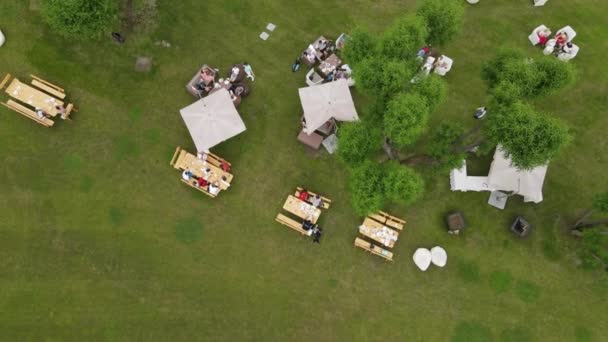 Descanso después del golf, salón de catering — Vídeo de stock