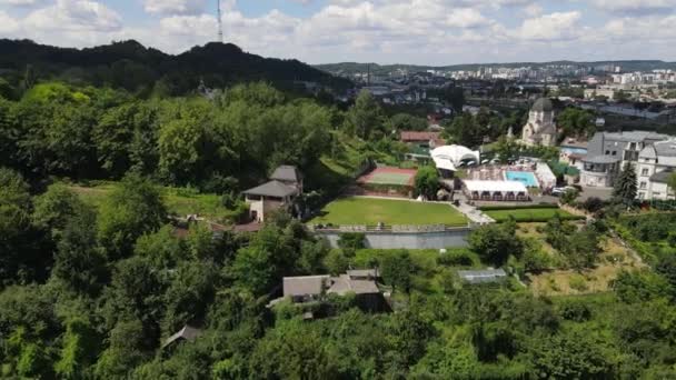 Cavalier boutique hotel em lviv drone shot — Vídeo de Stock