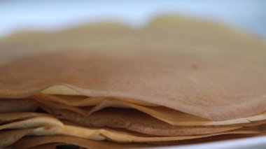 Özel Aletlerle El Tabakta Pişirme Krepleri