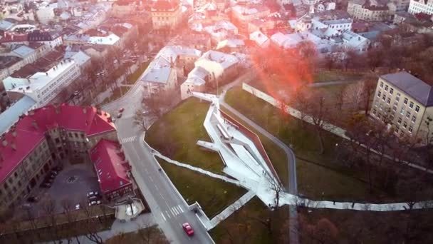 Flyfoto av Lviv by med et generelt arkitekturbilde – stockvideo