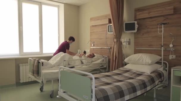 配备设备的现代化分娩室 — 图库视频影像