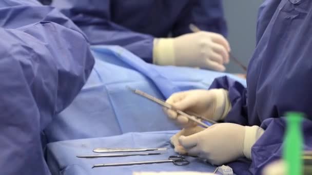 Surgeon doctor operating wearing special lamp lighting using electric cautery heart surgery intervention close-up, open cord surgery minimally invasive surgery — Stock Video