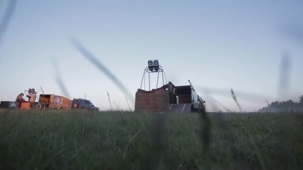 Preparación de globos aéreos para el vuelo — Vídeos de Stock