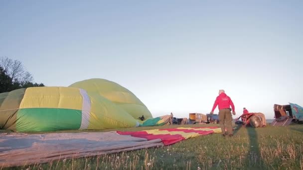 Preparação de balões de ar para o voo — Vídeo de Stock