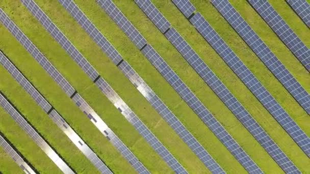 Aerial view of solar power plant, source of ecological renewable energy. Flying over solar panels. — Stock Video