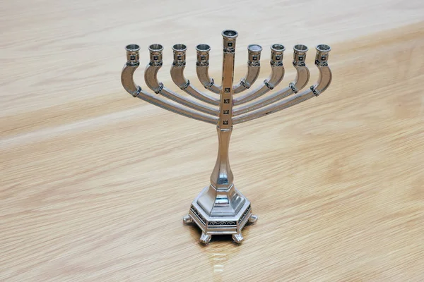 テーブルの上にユダヤ人のお祝いHanukkiah イスラエル — ストック写真