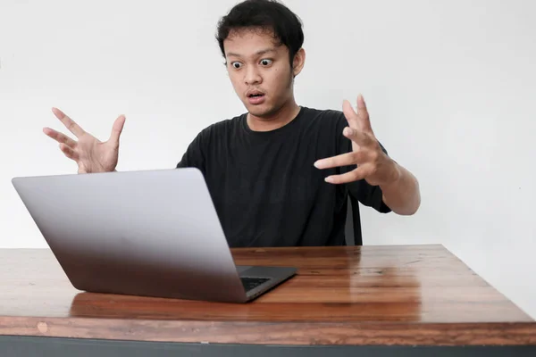 Wow Wajah Pemuda Asia Terkejut Apa Yang Lihat Laptop Ketika — Stok Foto