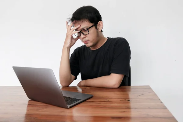 Jovem Asiático Sentindo Estresse Confundir Com Trabalho Laptop Indonésia Homem — Fotografia de Stock