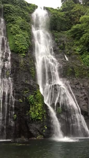 Vodopád Banyumala Ostrově North Bali Indonésii Vodopád Džungle Kaskáda Tropickém — Stock video