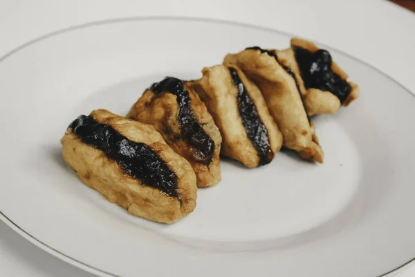 Beyaz Arka Planda Petis Soslu Kızarmış Tofu Veya Tahu Endonezya — Stok fotoğraf